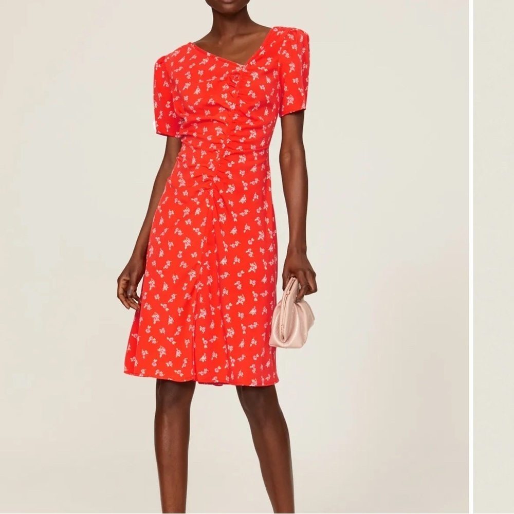 Love whit, by Whitney Port. Elegant Red Floral Dress RTR preloved size M